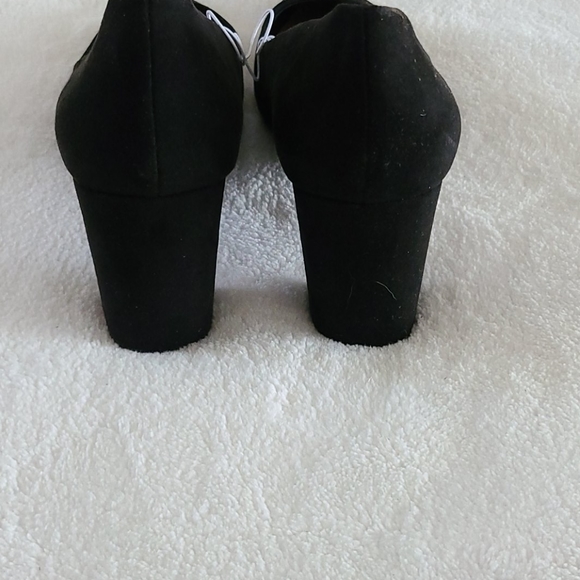 Shoes - Picture 2 of 5